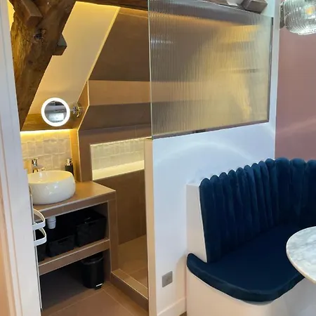 Nid D'amour Sous Les Toits ! アパート *