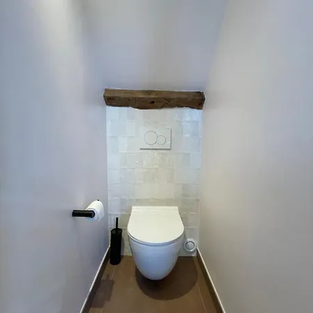 Nid D'amour Sous Les Toits !