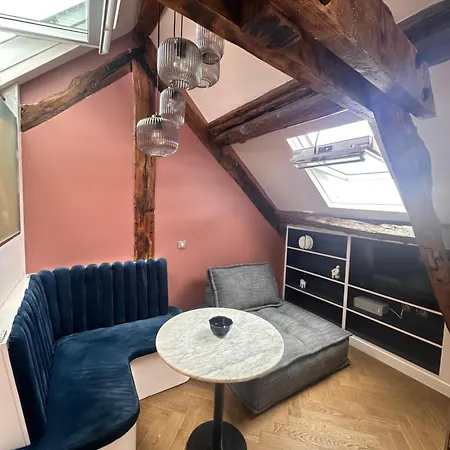 Nid D'amour Sous Les Toits ! أونفلور