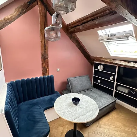 Nid D'amour Sous Les Toits ! オンフルール