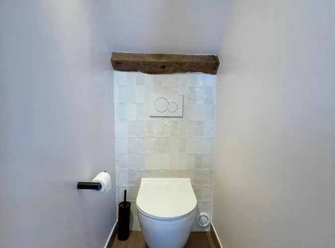 Nid D'amour Sous Les Toits !