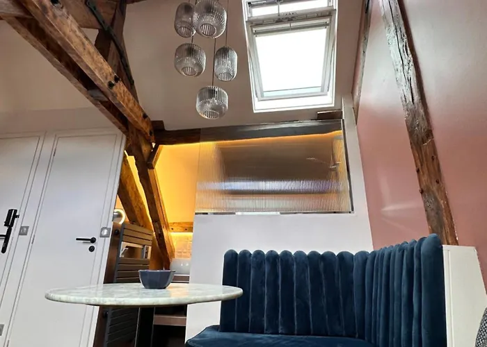 Nid D'amour Sous Les Toits ! أونفلور