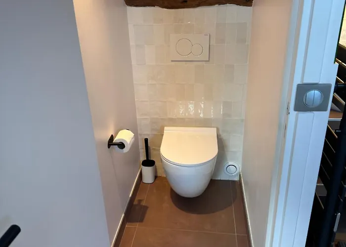 Nid D'amour Sous Les Toits !